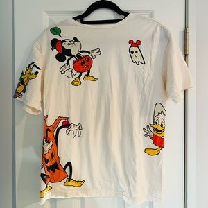 Disney Parks Shirt Mens S Off White 2022 Halloween Mickey Friends Treats Ghost
